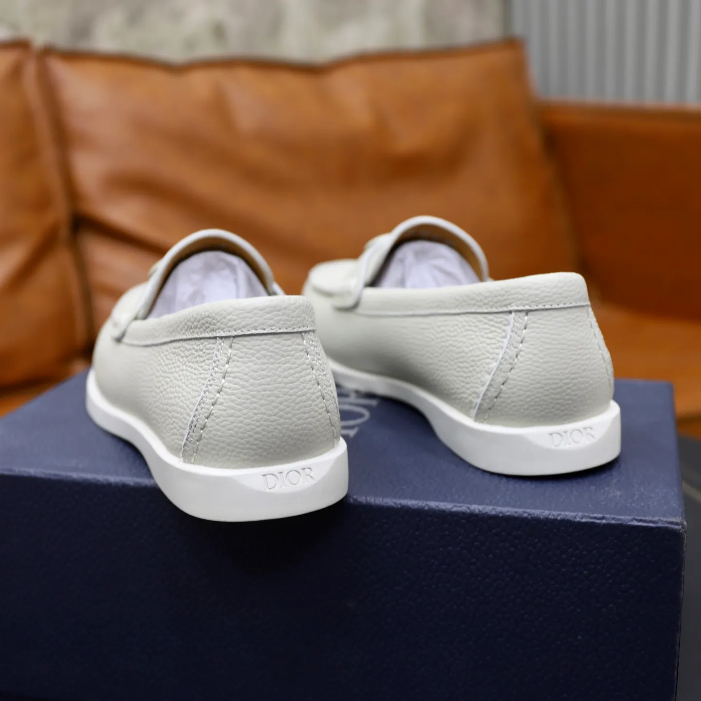 Ex-factory price: 540🙅‍♂️🙅‍♂️🙅‍♂️ Brand: Dior DIOR Standard code: Men's code 38/44 (45 can be customized) Grade: Same as the official website Material: Original cowhide stitching, cowhide lining, original TPU wear-resistant soft outsole Style categories: Leisure and sports version, footwear for driving, young fashion, European and American trends, British style Color: actual picture color